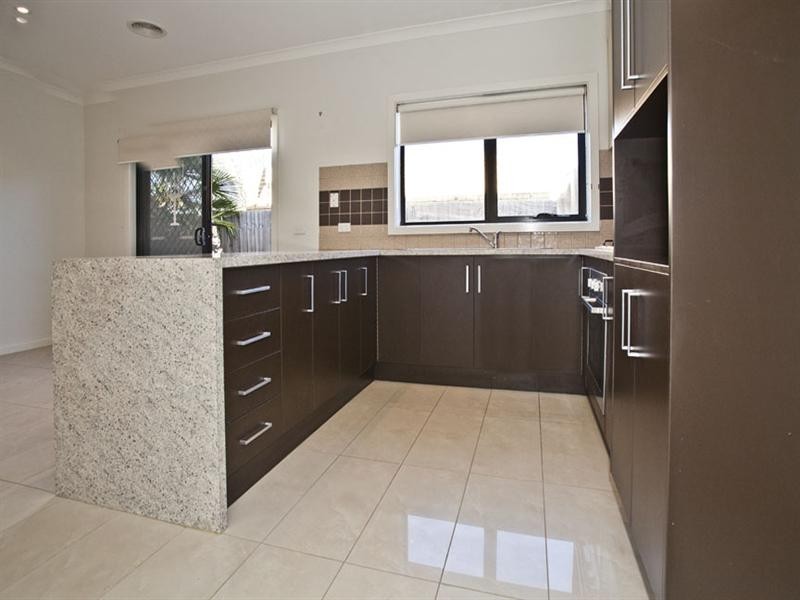 2/1 Lee Avenue, Springvale VIC 3171