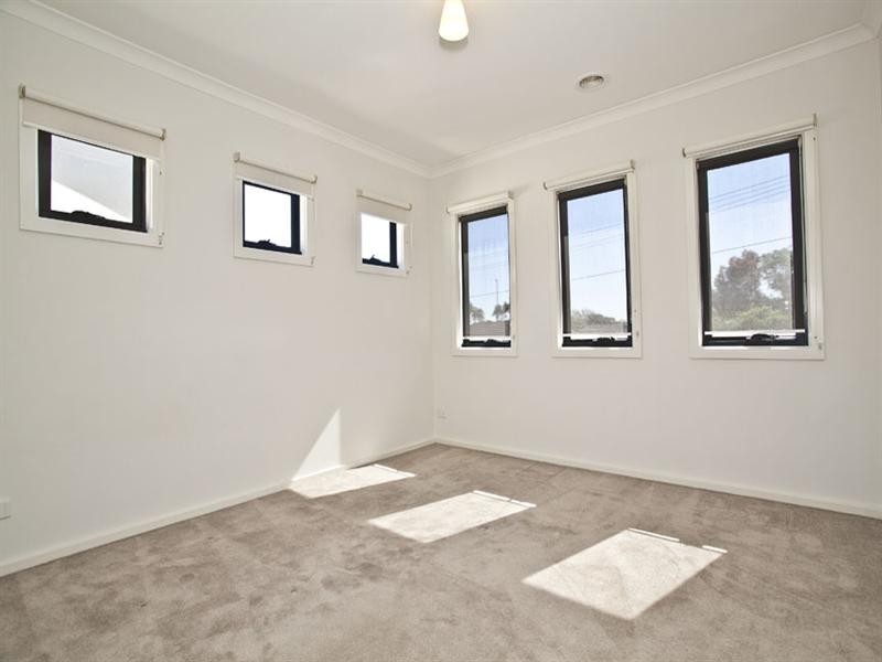 2/1 Lee Avenue, Springvale VIC 3171