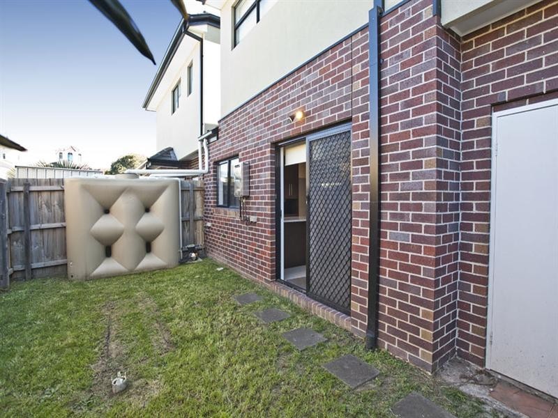 2/1 Lee Avenue, Springvale VIC 3171