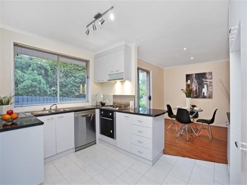 2/23 Mandowie Road, Glen Waverley VIC 3150