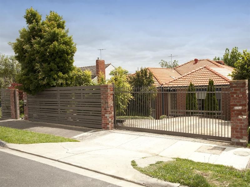 17 Railway Avenue, Ashwood VIC 3147