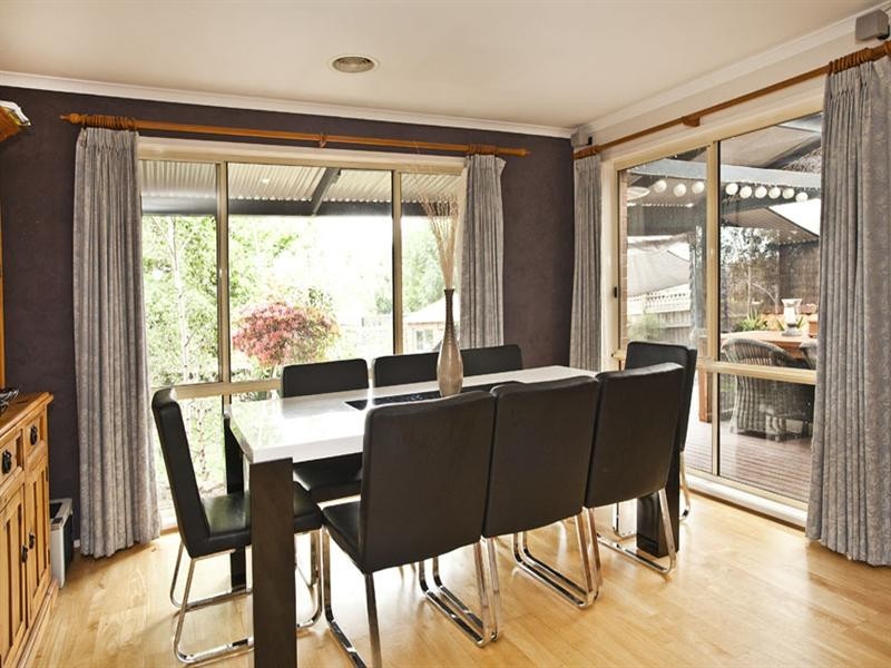 17 Railway Avenue, Ashwood VIC 3147