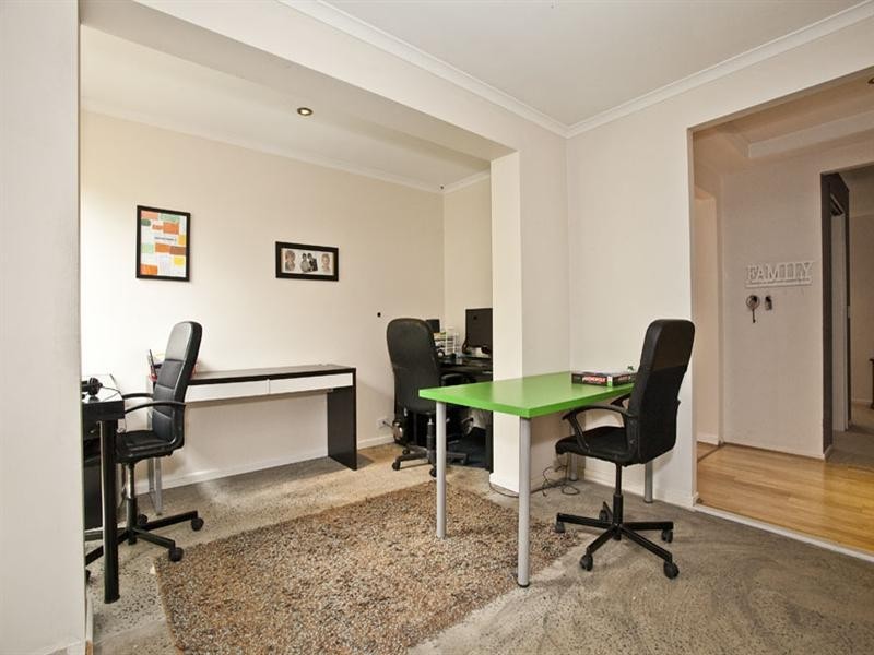 17 Railway Avenue, Ashwood VIC 3147