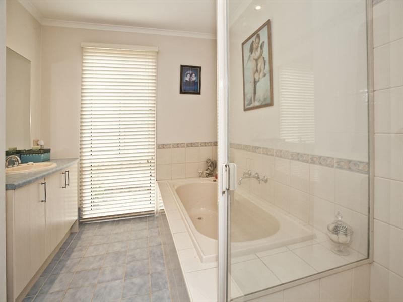 17 Railway Avenue, Ashwood VIC 3147