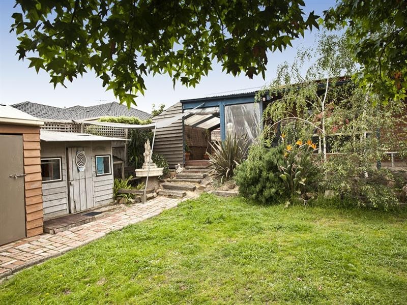 17 Railway Avenue, Ashwood VIC 3147