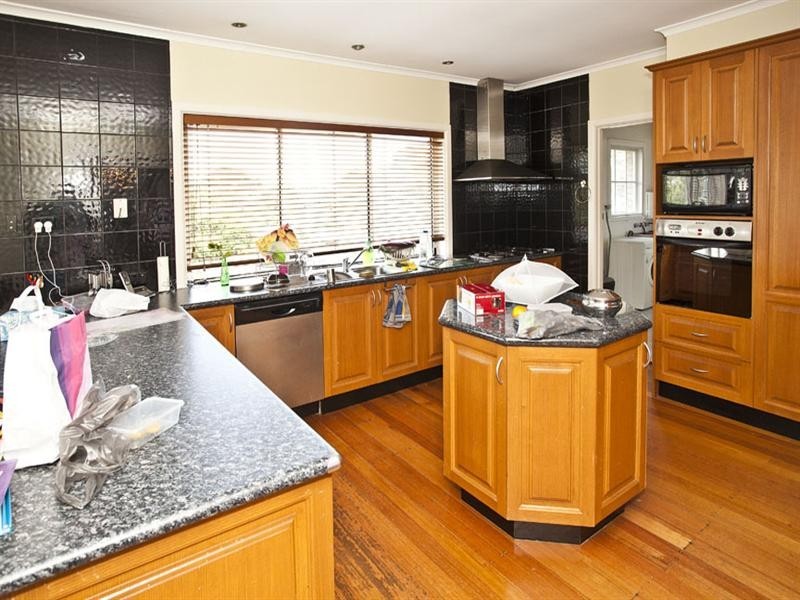 14 Crestmont Drive, Glen Waverley VIC 3150