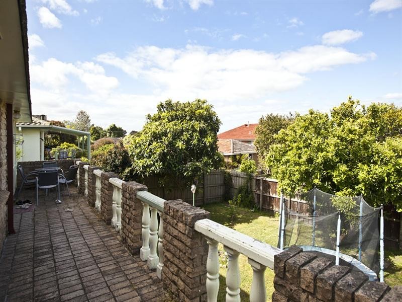 14 Crestmont Drive, Glen Waverley VIC 3150