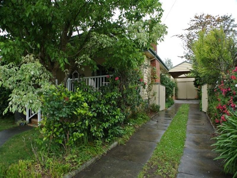 34 Vannam Drive, Ashwood VIC 3147