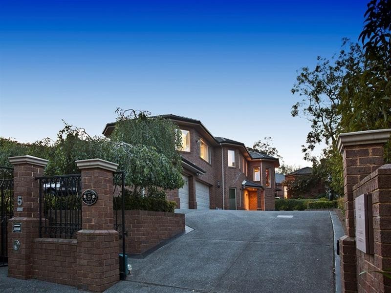 5 Halcyon Drive, Wheelers Hill VIC 3150