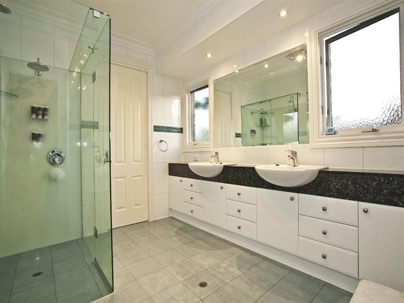 5 Halcyon Drive, Wheelers Hill VIC 3150