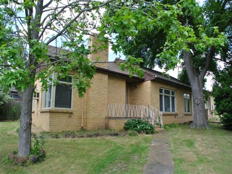 4 Meadow Crescent, Mount Waverley VIC 3149
