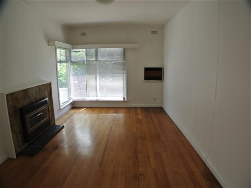 4 Meadow Crescent, Mount Waverley VIC 3149