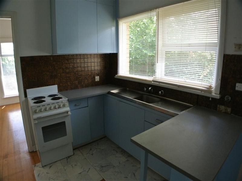 4 Meadow Crescent, Mount Waverley VIC 3149