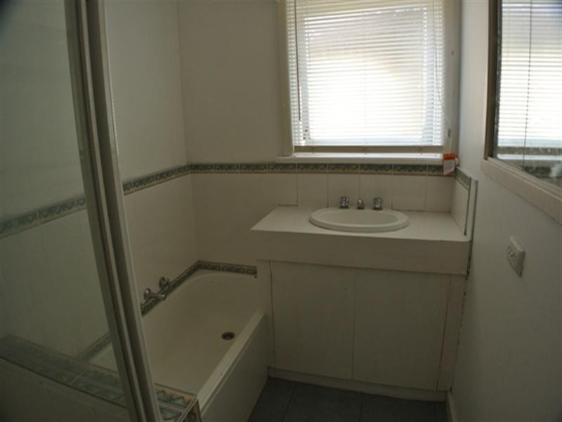 4 Meadow Crescent, Mount Waverley VIC 3149