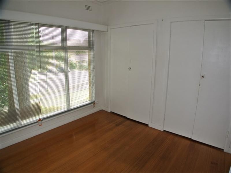 4 Meadow Crescent, Mount Waverley VIC 3149