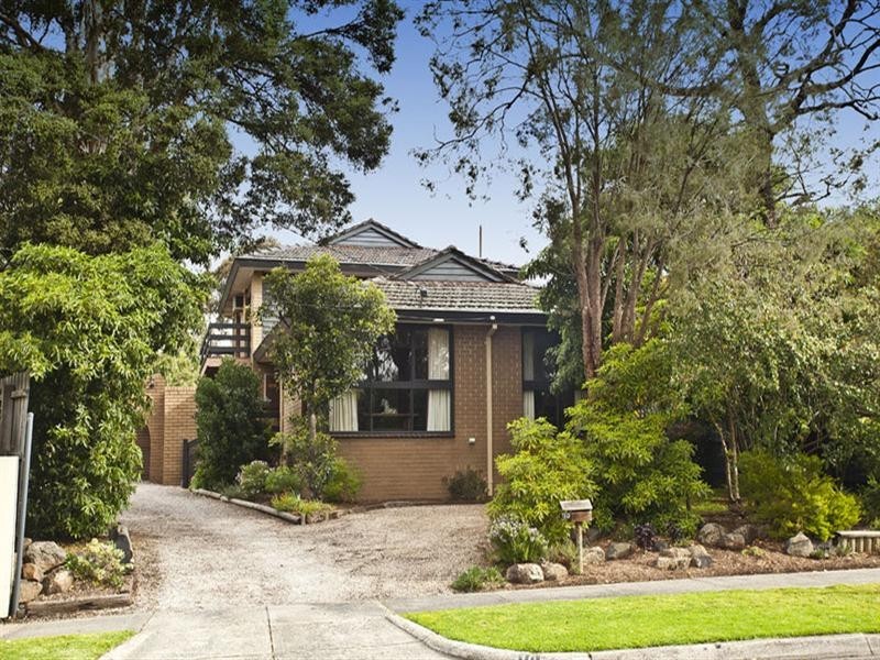 10 Newton Grove, Glen Waverley VIC 3150