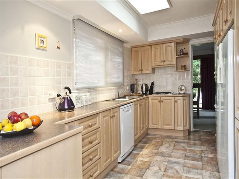 10 Newton Grove, Glen Waverley VIC 3150