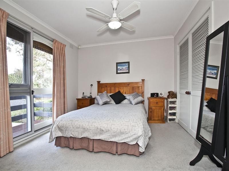 10 Newton Grove, Glen Waverley VIC 3150