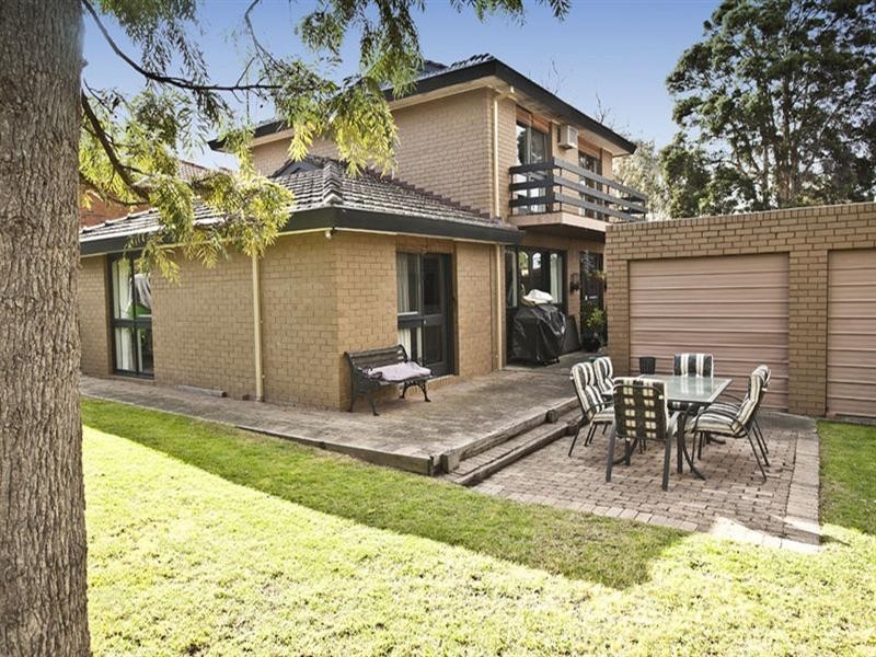 10 Newton Grove, Glen Waverley VIC 3150