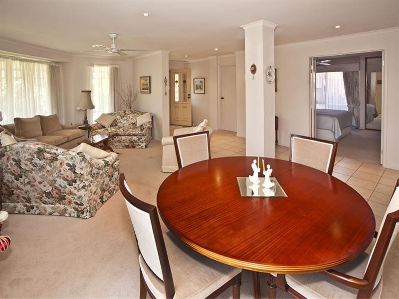 12 Feathertop Rise, Wheelers Hill VIC 3150