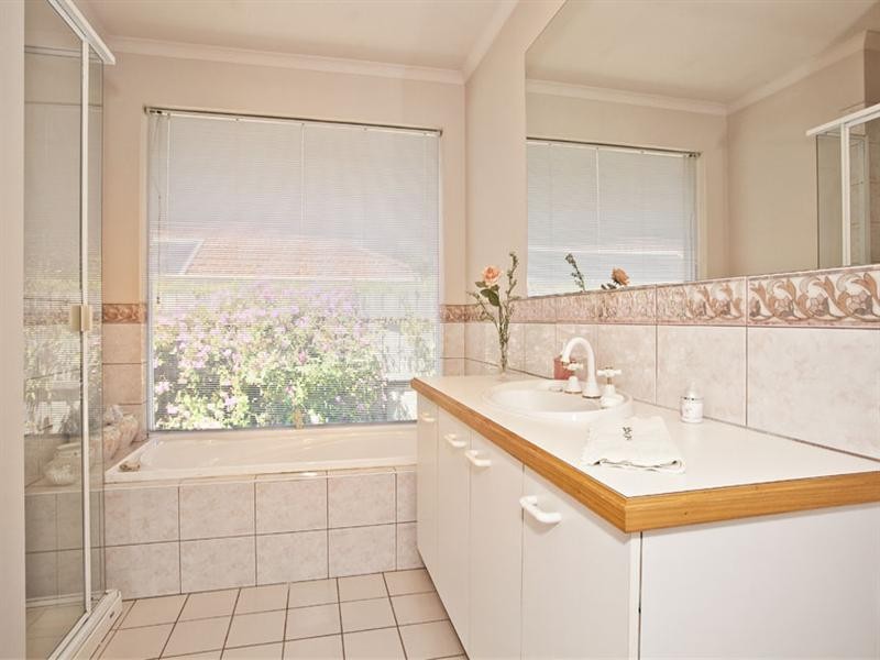 12 Feathertop Rise, Wheelers Hill VIC 3150