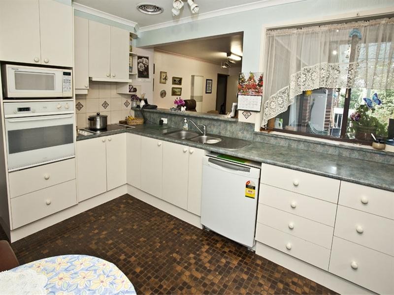 18 Regent Street, Mount Waverley VIC 3149