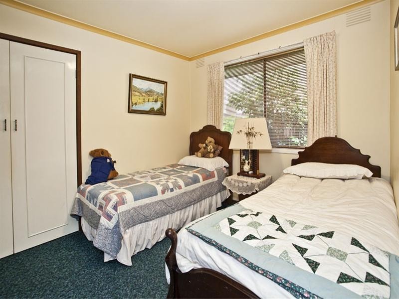 18 Regent Street, Mount Waverley VIC 3149