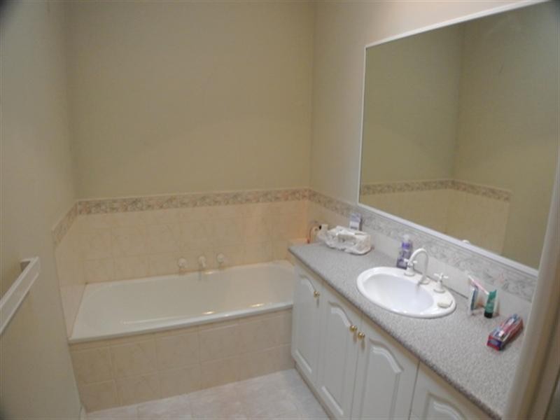 1/8 O’Sullivan Road, Glen Waverley VIC 3150