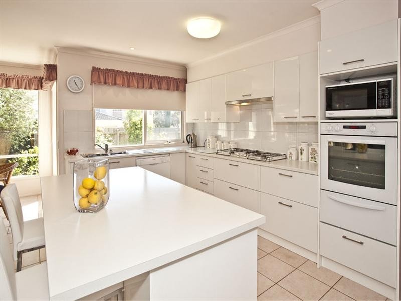 12 Feathertop Rise, Wheelers Hill VIC 3150