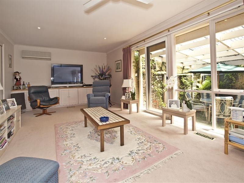 12 Feathertop Rise, Wheelers Hill VIC 3150