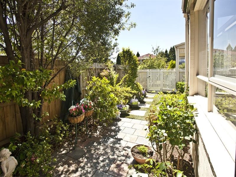 12 Feathertop Rise, Wheelers Hill VIC 3150