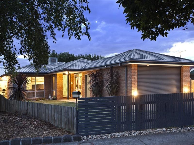 2 Stephanie Close, Ferntree Gully VIC 3156