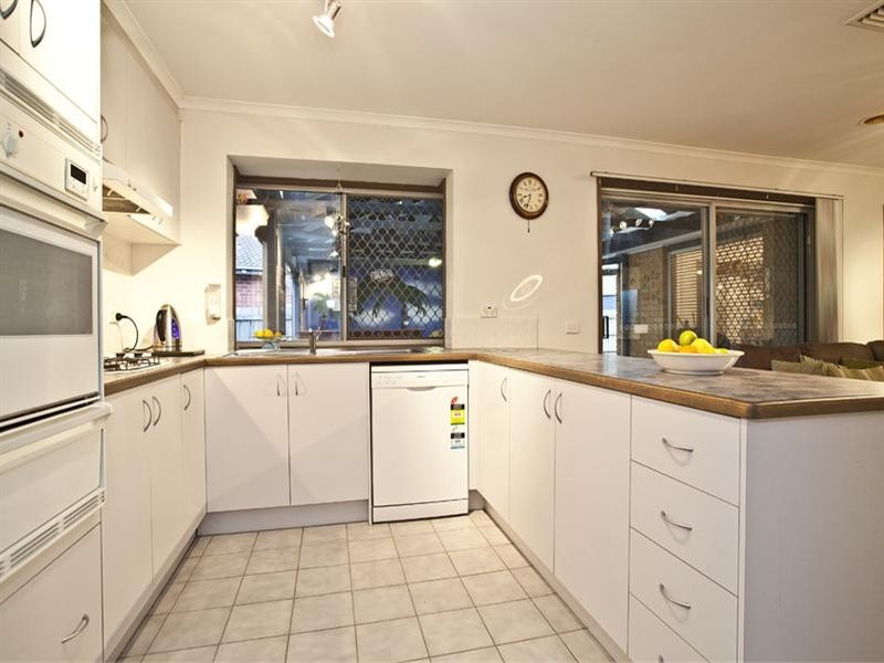 2 Stephanie Close, Ferntree Gully VIC 3156