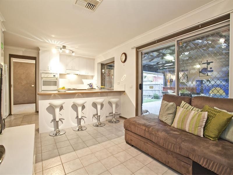 2 Stephanie Close, Ferntree Gully VIC 3156