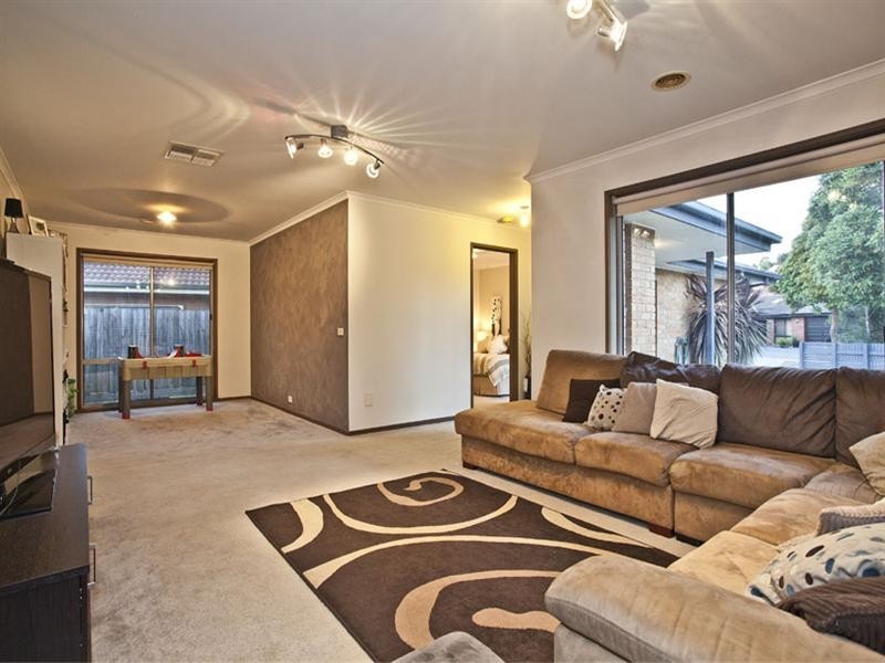 2 Stephanie Close, Ferntree Gully VIC 3156