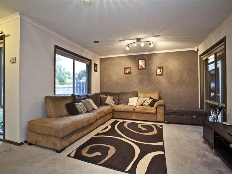 2 Stephanie Close, Ferntree Gully VIC 3156