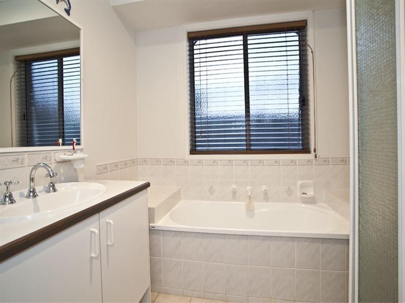 2 Stephanie Close, Ferntree Gully VIC 3156