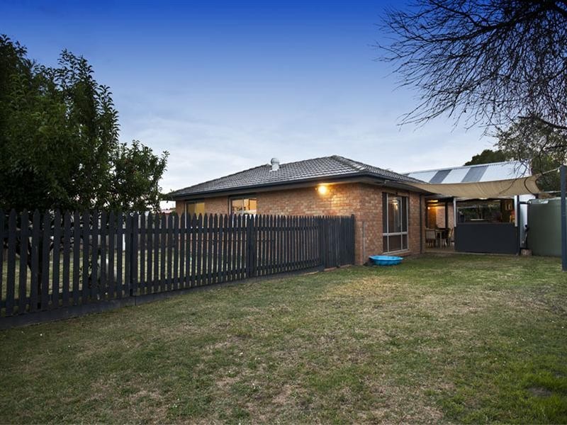2 Stephanie Close, Ferntree Gully VIC 3156