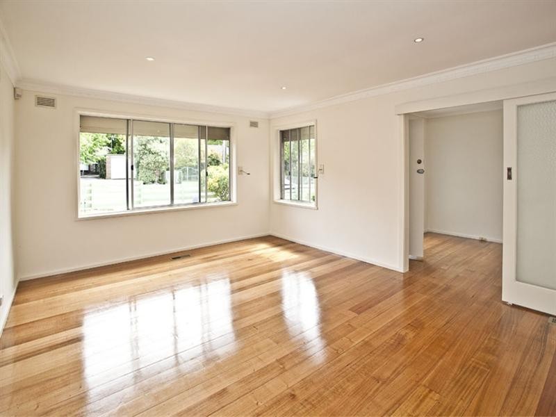 8 Coomleigh Avenue, Glen Waverley VIC 3150