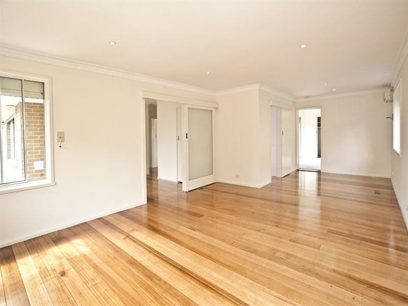 8 Coomleigh Avenue, Glen Waverley VIC 3150