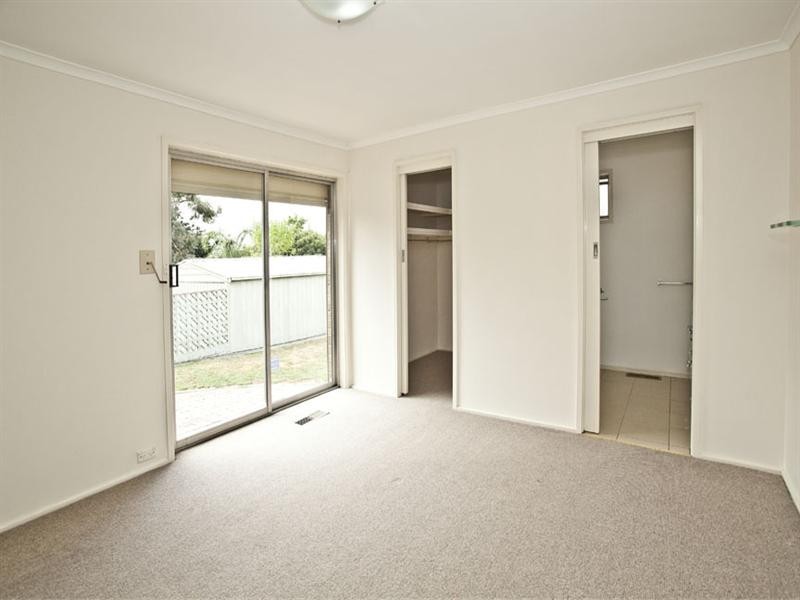 8 Coomleigh Avenue, Glen Waverley VIC 3150