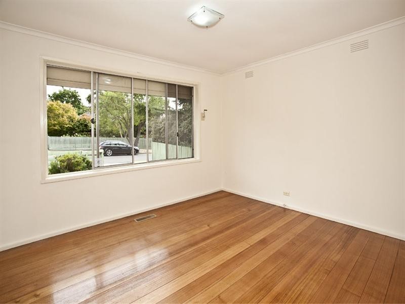 8 Coomleigh Avenue, Glen Waverley VIC 3150
