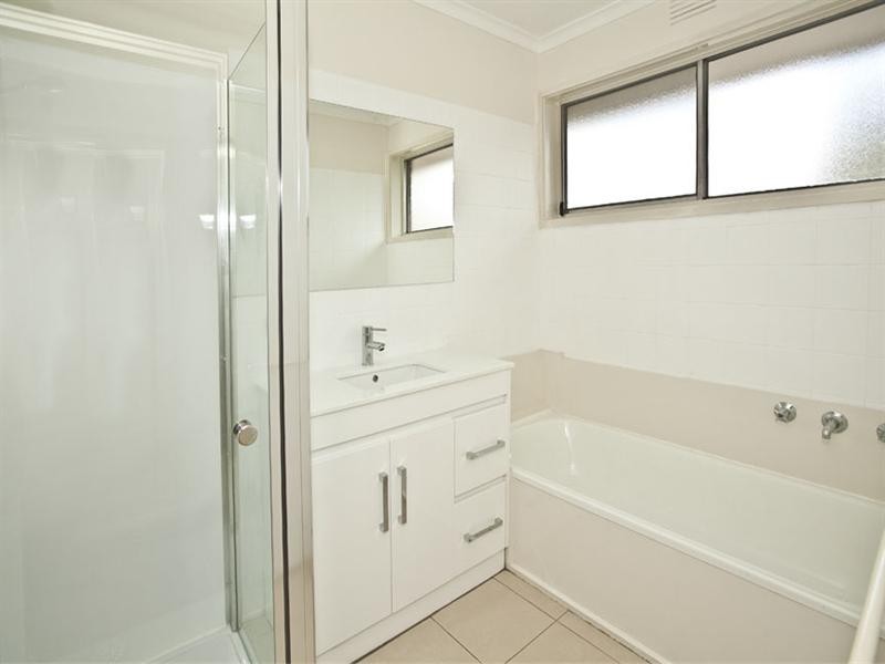 8 Coomleigh Avenue, Glen Waverley VIC 3150