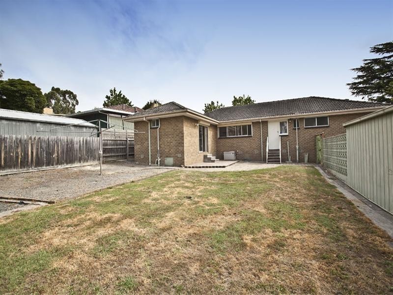 8 Coomleigh Avenue, Glen Waverley VIC 3150