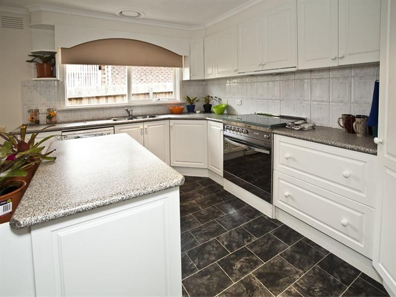 9 Lancelot Crescent, Glen Waverley VIC 3150