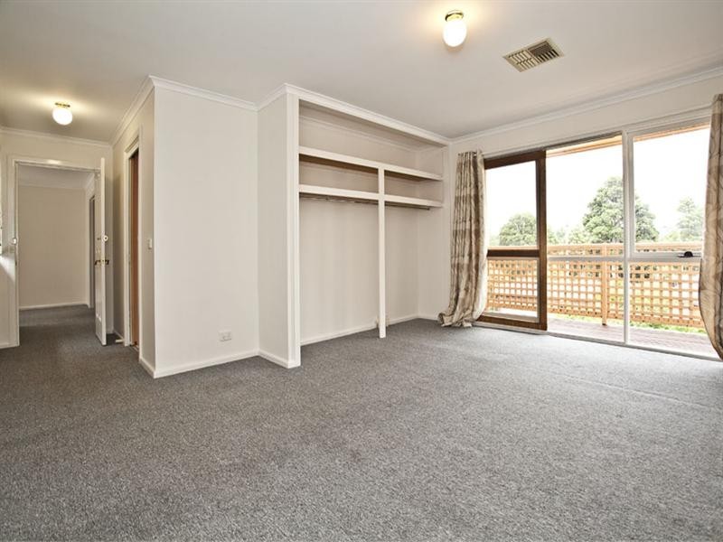 9 Lancelot Crescent, Glen Waverley VIC 3150
