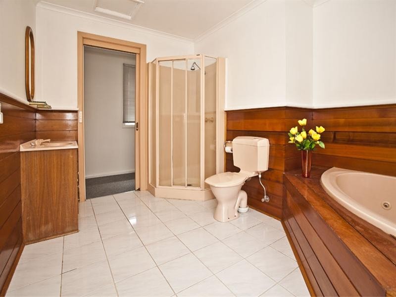 9 Lancelot Crescent, Glen Waverley VIC 3150