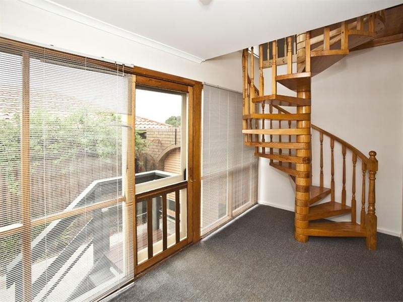 9 Lancelot Crescent, Glen Waverley VIC 3150