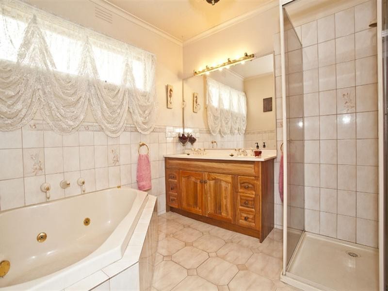 14 Rob Roy Street, Glen Waverley VIC 3150