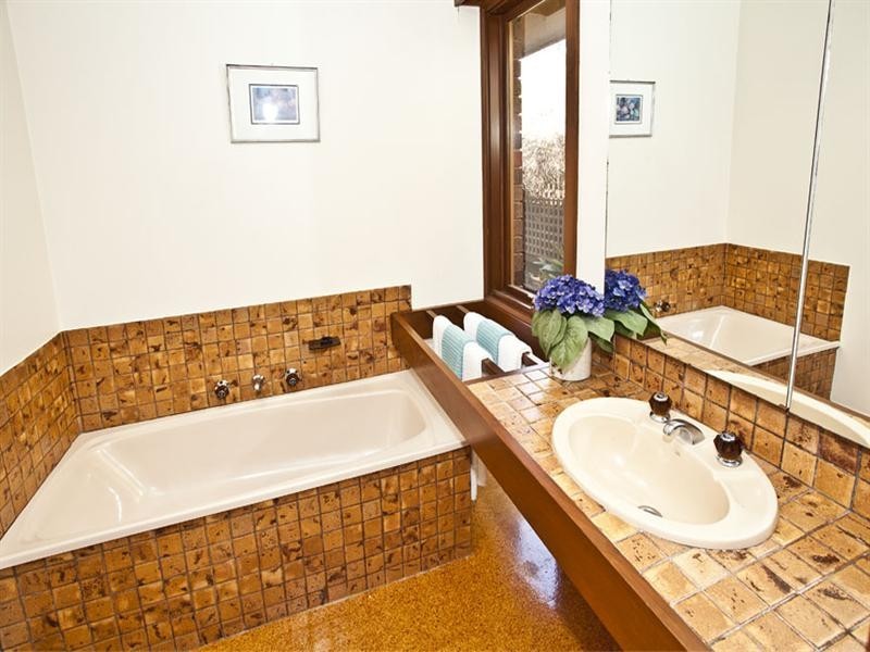 5 Glen Tower Drive, Glen Waverley VIC 3150